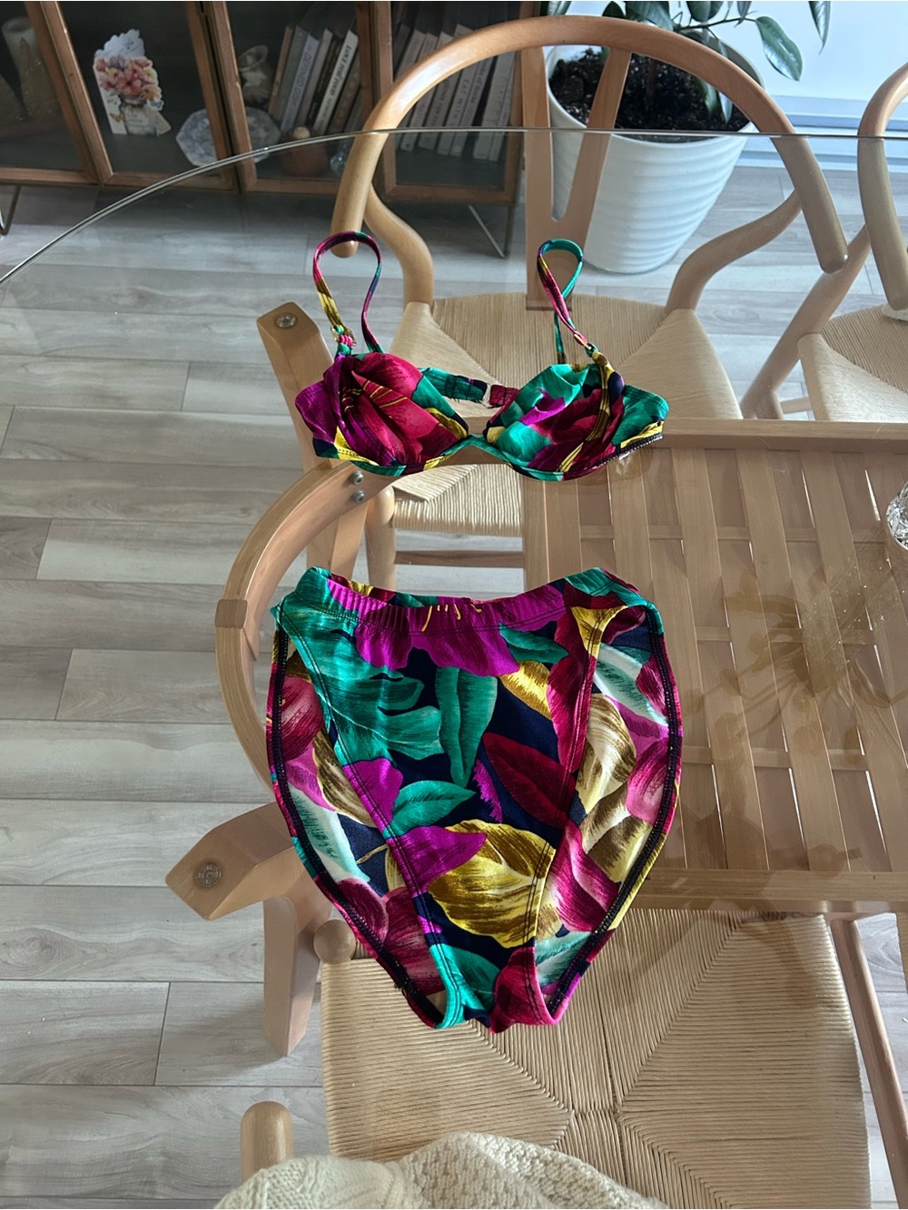 Vintage Bikini Set - Picture 2 of 10
